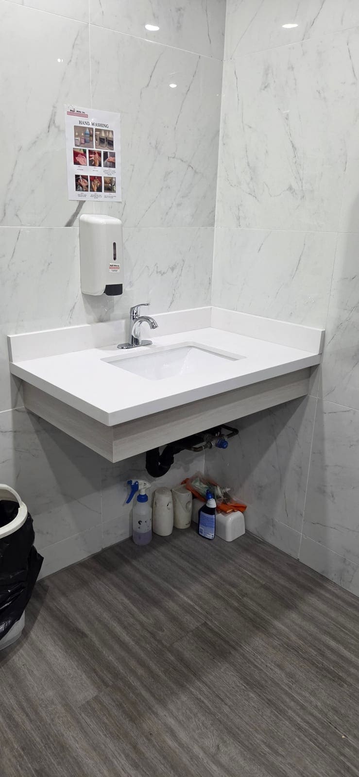 Vanity & tile